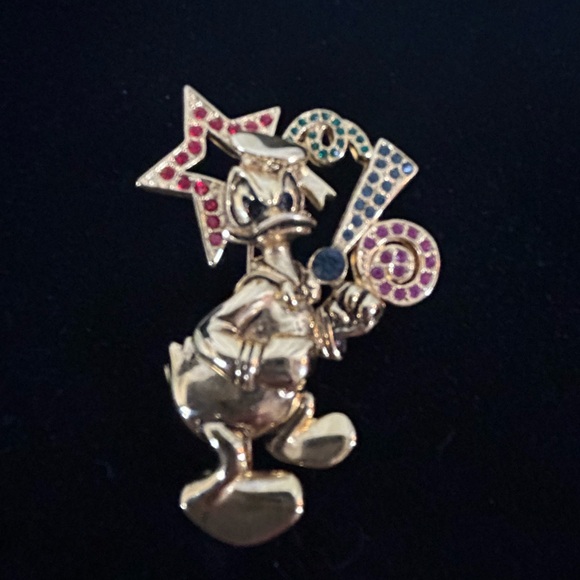 Vintage Disney and Napier Donald Duck go to pen brooch - Picture 5 of 5